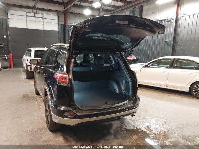 Toyota RAV4 SE 2018 2T3JFREV4JW785907 Image 3