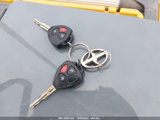 2008 SCION XB VIN: JTLKE50E381026640