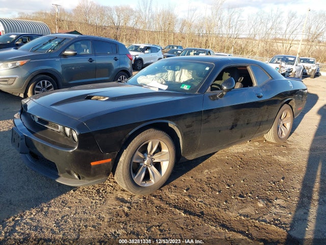Dodge Challenger Sxt 2018 2C3CDZAG1JH127861 Image 2