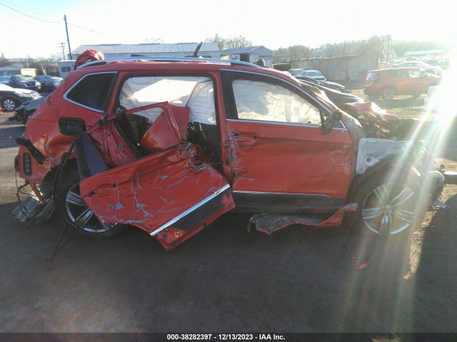 2018 VOLKSWAGEN TIGUAN SEL PREMIUM VIN: 3VV4B7AX1JM126805