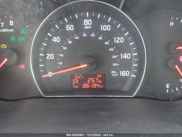 2014 KIA SORENTO LX VIN: 5XYKT4A62EG512094