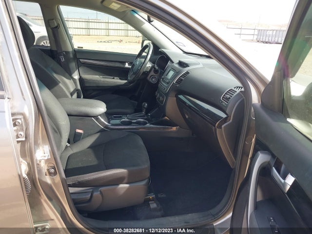 2014 KIA SORENTO LX VIN: 5XYKT4A62EG512094