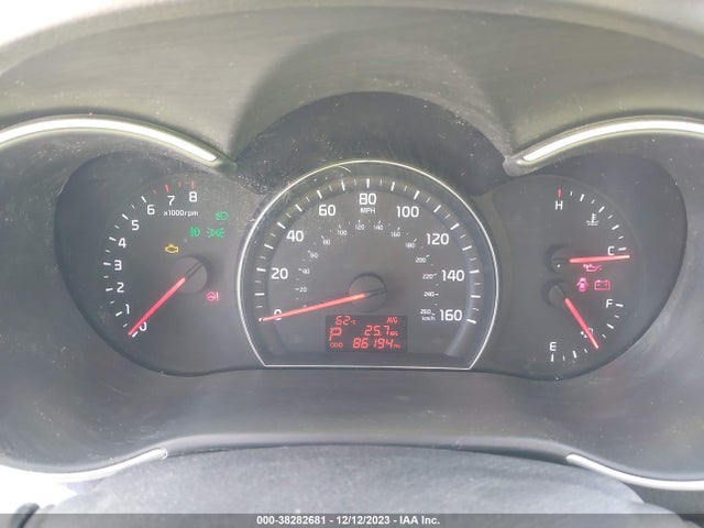 2014 KIA SORENTO LX VIN: 5XYKT4A62EG512094