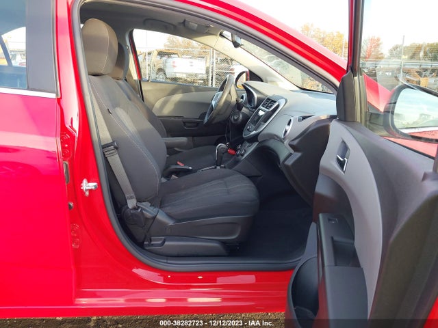 Chevrolet Sonic Lt Auto 2019 1G1JD5SB9K4109467 Image 5