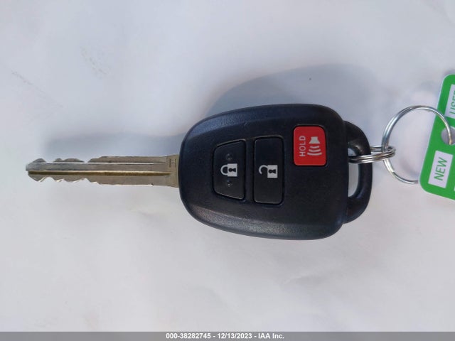 Toyota RAV4 LE 2015 JTMBFREV3FD103639 Image 11
