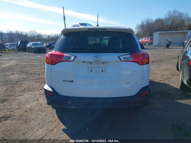 Toyota RAV4 LE 2015 JTMBFREV3FD103639 Image 16