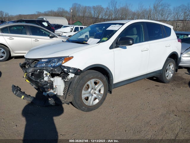 Toyota RAV4 LE 2015 JTMBFREV3FD103639 Image 2