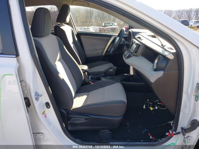Toyota RAV4 LE 2015 JTMBFREV3FD103639 Image 5