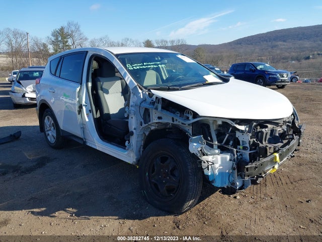 Toyota RAV4 LE 2015 JTMBFREV3FD103639 Image 6