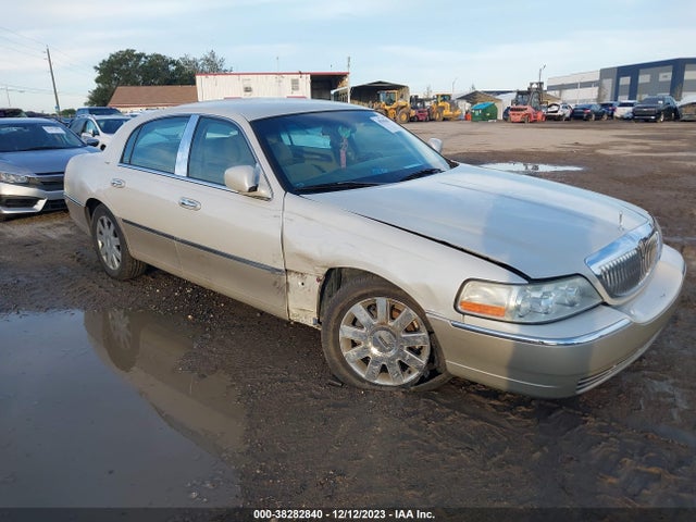 2004 LINCOLN TOWN CAR ULTIMATE VIN: 1LNHM83W84Y660263