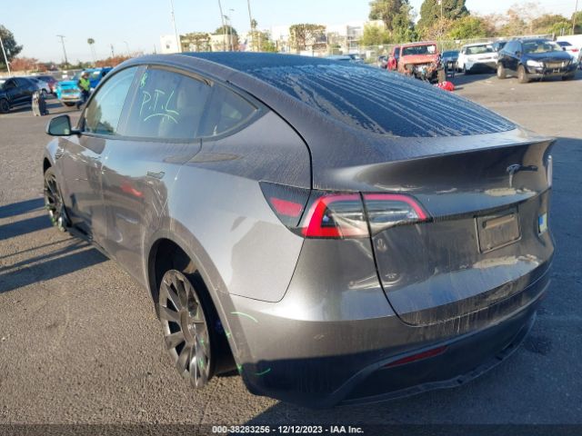 2021 TESLA MODEL Y 5YJYGAEE9MF216171 Photo 2