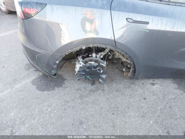 2021 TESLA MODEL Y 5YJYGAEE9MF216171 Photo 5