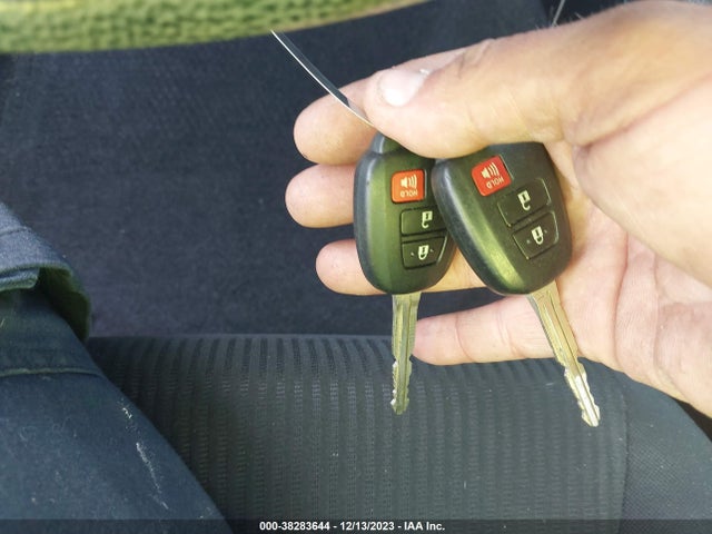 Toyota RAV4 LE 2016 JTMZFREV4GJ094869 Image 11