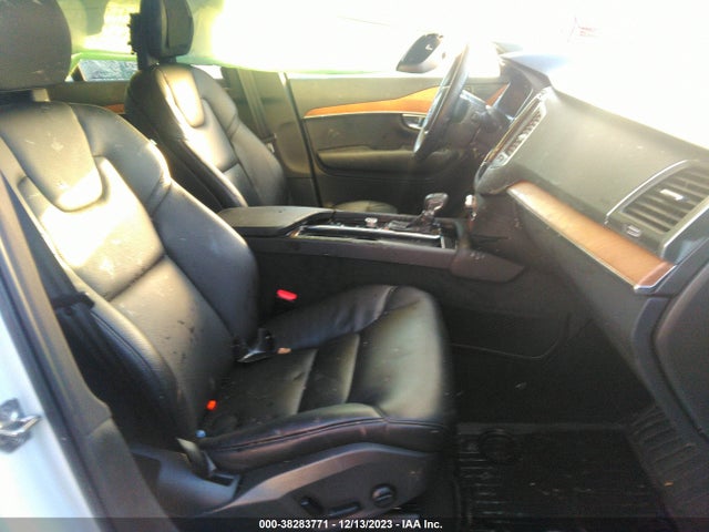 2021 VOLVO XC90 T6 MOMENTUM 6 PASSENGER VIN: YV4A221K3M1707097