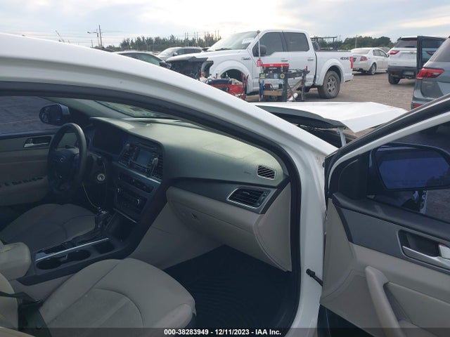 2015 HYUNDAI SONATA SE VIN: 5NPE24AF7FH165422