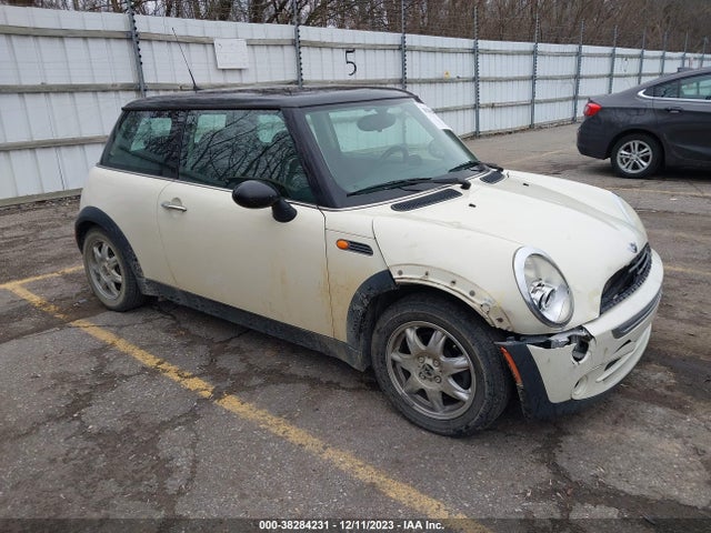 2006 MINI COOPER WMWRC33506TK64816 Photo 0