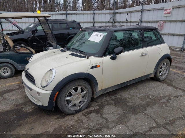 2006 MINI COOPER WMWRC33506TK64816 Photo 1