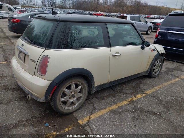 2006 MINI COOPER WMWRC33506TK64816 Photo 3