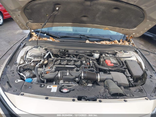 Honda Accord Touring 2018 1HGCV1F97JA122863 Image 10