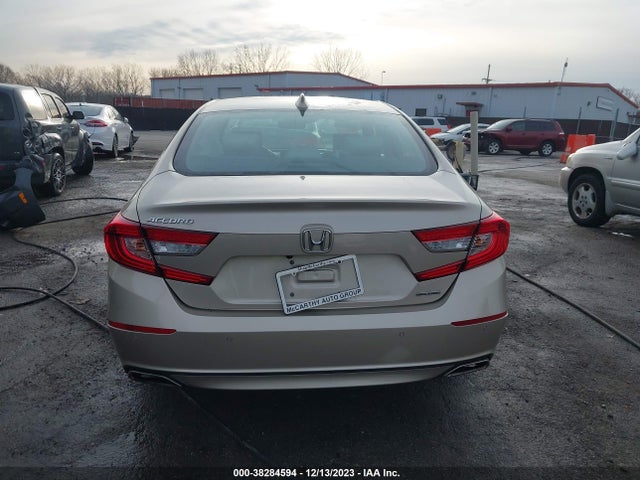 Honda Accord Touring 2018 1HGCV1F97JA122863 Image 17