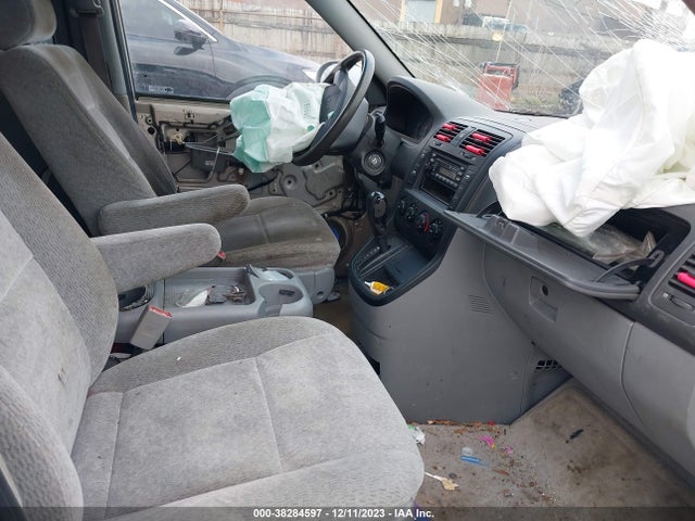 2005 KIA SEDONA EX/LX VIN: KNDUP132456755866