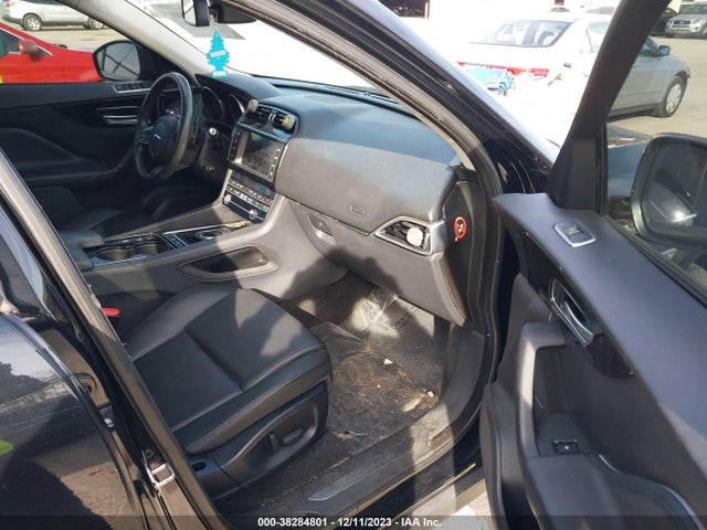 2017 JAGUAR F-PACE SADCS2BN8HA492511 Photo 4