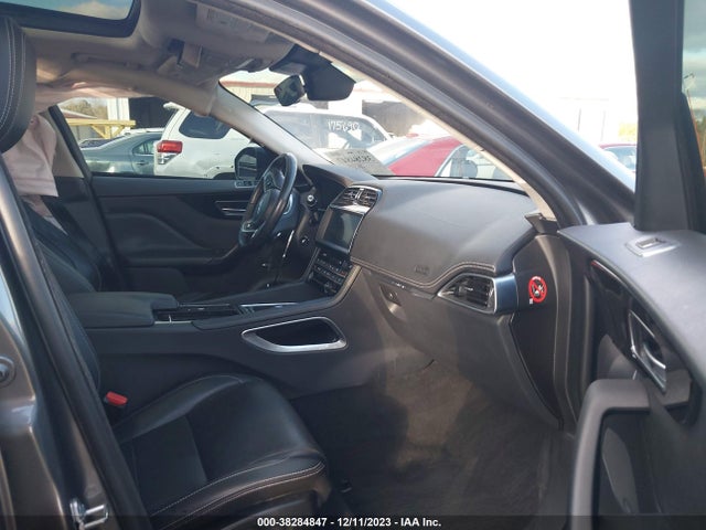 2019 JAGUAR F-PACE SADCL2FX4KA397444 Photo 4