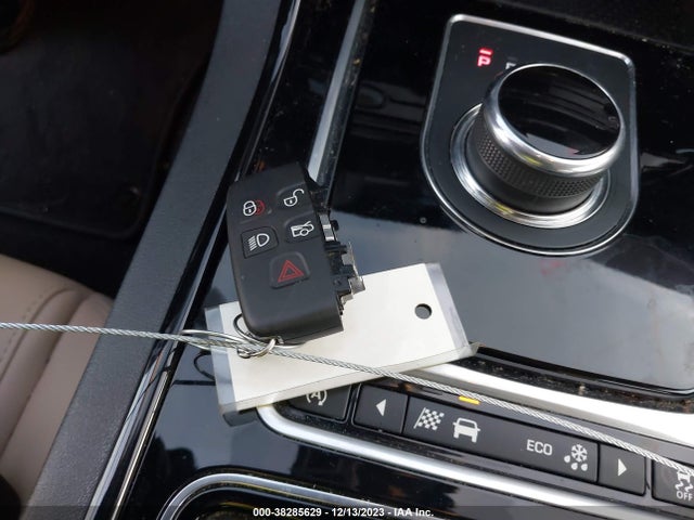 2017 JAGUAR XE SAJAR4BG7HA976523 Photo 10