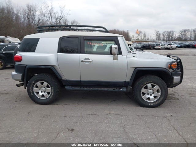 2007 TOYOTA FJ CRUISER VIN: JTEBU11FX70041179