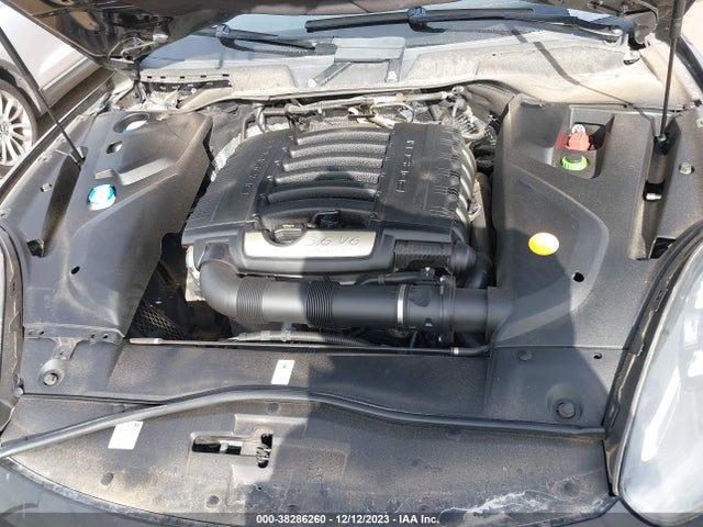 2017 PORSCHE CAYENNE WP1AA2A28HKA90249 Photo 9