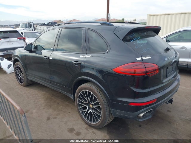 2017 PORSCHE CAYENNE WP1AA2A28HKA90249 Photo 2