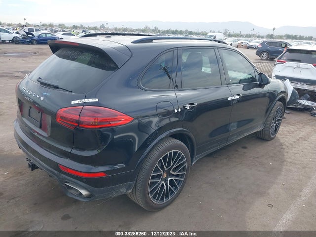2017 PORSCHE CAYENNE WP1AA2A28HKA90249 Photo 3