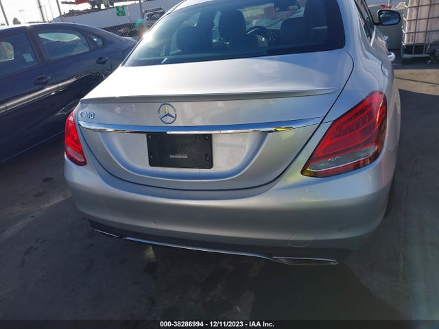 55SWF4JB7JU271896 Mercedes-Benz C 300