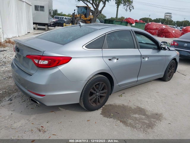 2015 HYUNDAI SONATA SE VIN: 5NPE24AF0FH119477