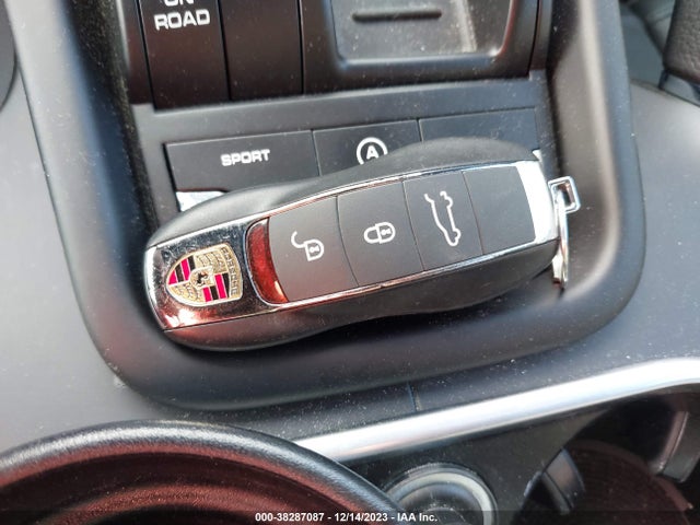 2017 PORSCHE CAYENNE WP1AA2A22HKA81966 Photo 10