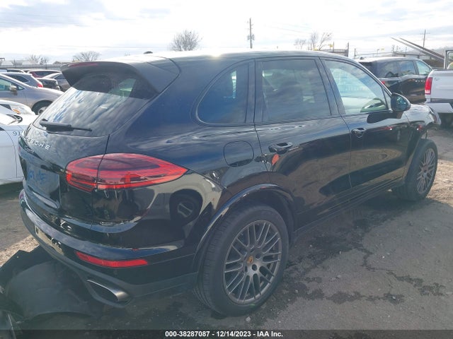 2017 PORSCHE CAYENNE WP1AA2A22HKA81966 Photo 3