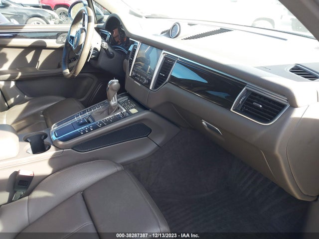 2018 PORSCHE MACAN WP1AA2A54JLB08286 Photo 4