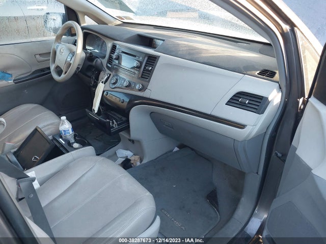 2011 TOYOTA SIENNA LE V6 VIN: 5TDKK3DC2BS033820