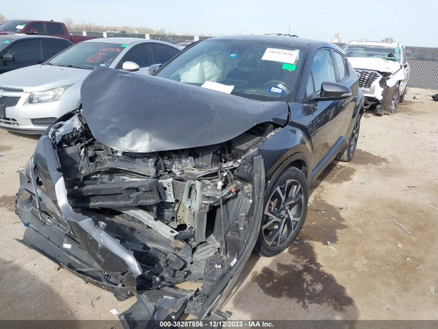 Toyota C-HR XLE 2018 NMTKHMBX3JR003698 Image 2