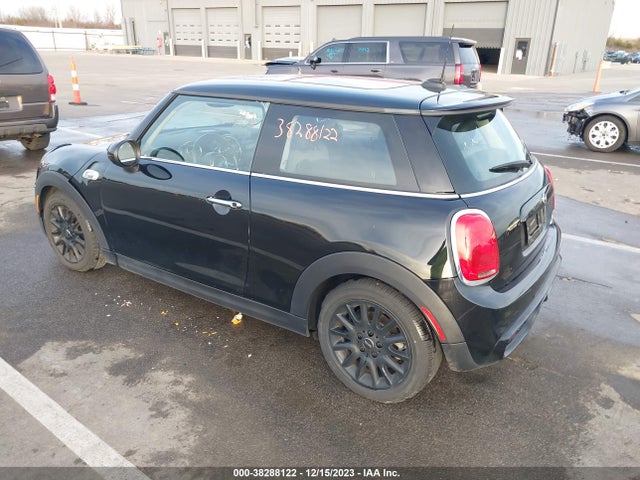 2016 MINI COOPER HARDTOP WMWXP7C53G2C60823 Photo 2