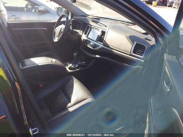 2018 TOYOTA HIGHLANDER LIMITED VIN: 5TDDZRFH2JS883882