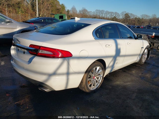 2015 JAGUAR XF SAJWA0FS5FPU42449 Photo 3