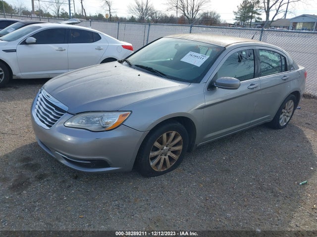 Chrysler 200 LX 2014 1C3CCBAB1EN207155 Image 2