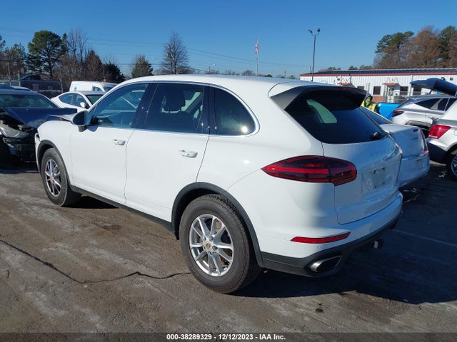2016 PORSCHE CAYENNE WP1AA2A24GKA11982 Photo 2