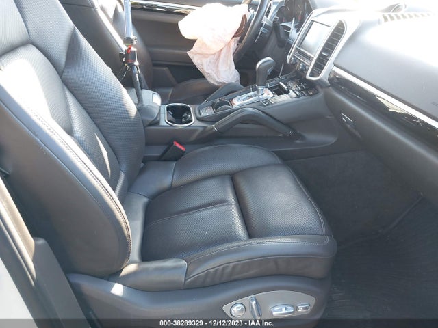 2016 PORSCHE CAYENNE WP1AA2A24GKA11982 Photo 4