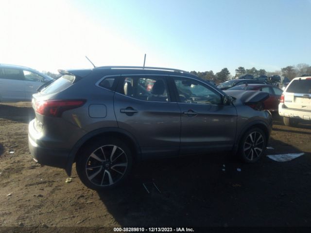 JN1BJ1CR8JW201183 Nissan Rogue Sport Sl