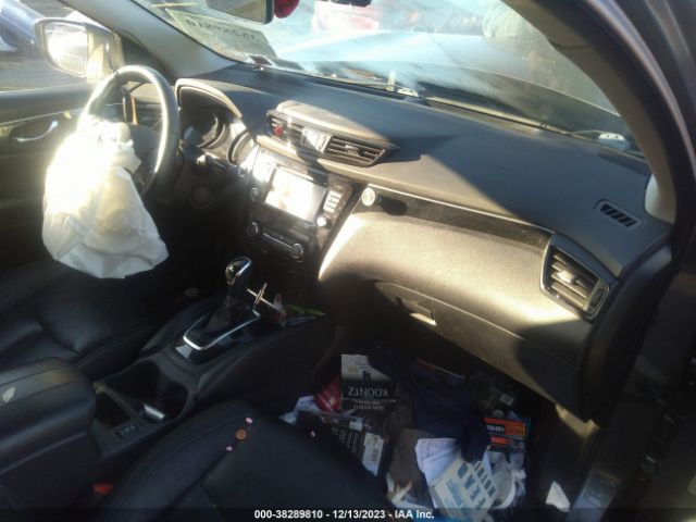 JN1BJ1CR8JW201183 Nissan Rogue Sport Sl
