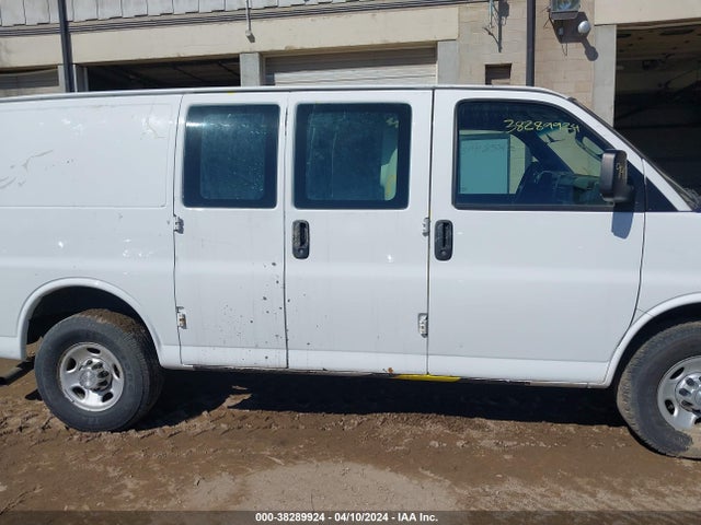 Chevrolet Express 2500 Work Van 2016 1GCWGAFF9G1159742 Image 13