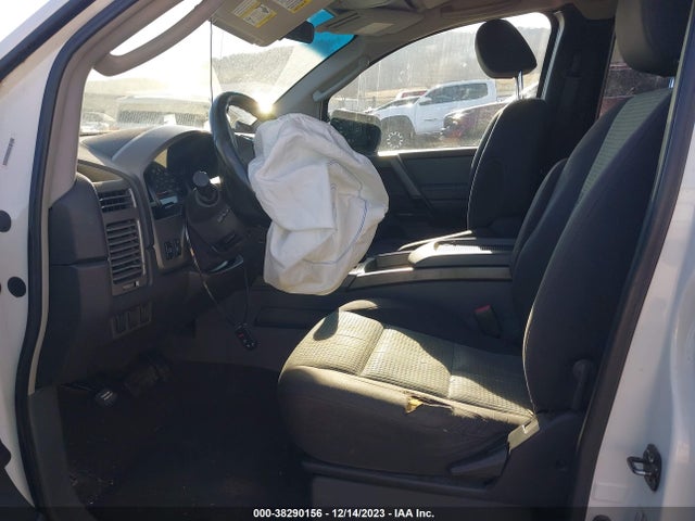 2005 NISSAN TITAN SE VIN: 1N6BA06B05N563698