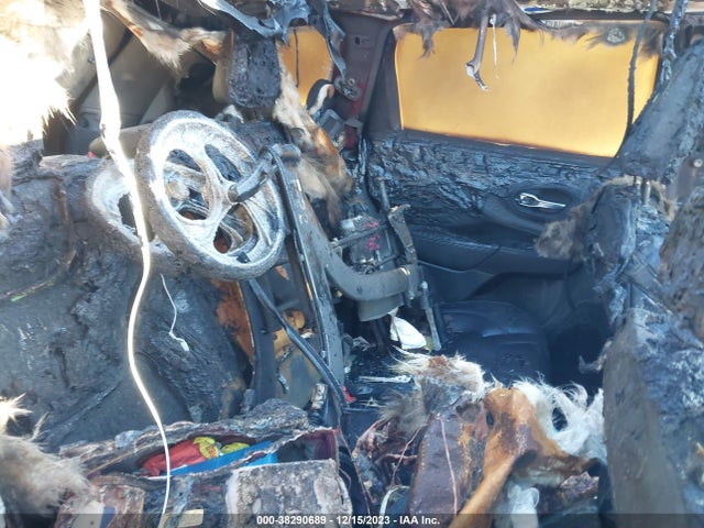 1C4PJMLXXKD329022 Jeep Cherokee Latitude Plus 4x4